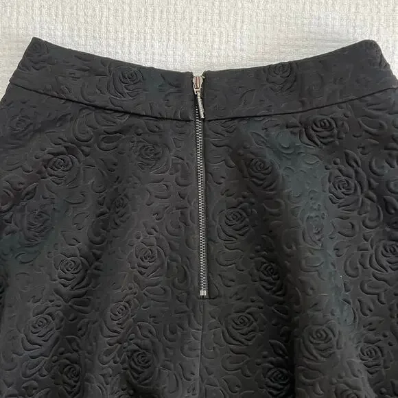GUESS Los Angeles Circle Skater Skirt XS w/ Pockets Black Embossed Floral - Picture 5 of 13